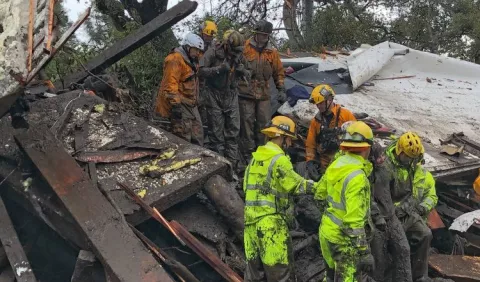 Las riadas y deslaves dejan al menos cinco muertos en California