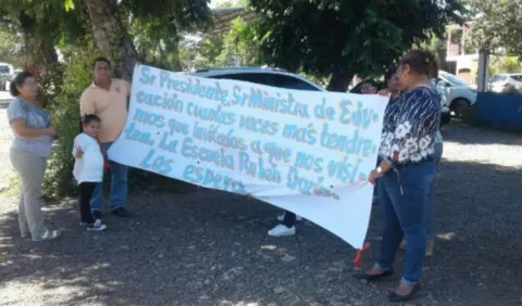 En Canto del Llano exigen nueva escuela  