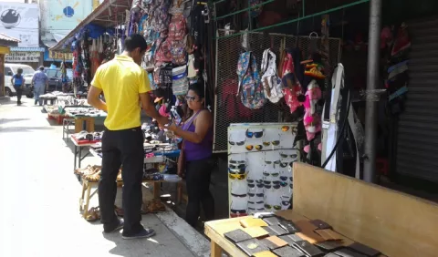 Cerca de mil buhoneros han sido removidos