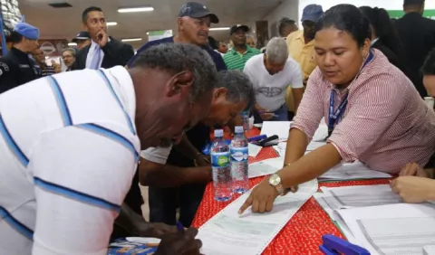 Detienen a dos adultos  que intentaban canjear Cepadem con trampa