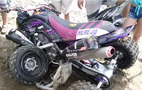 Choque entre dos motos "Four wheel" deja a bañistas heridos