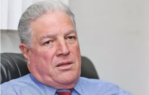 Toro embiste a exministro del Mida en su finca en Volcán