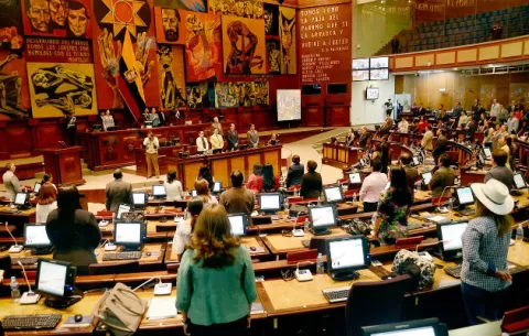 Condenan a diputado boliviano a 20 años de cárcel por violar a una niña