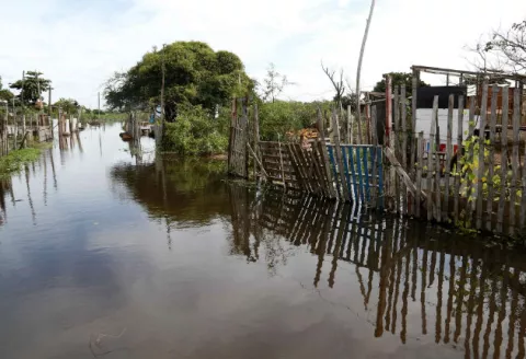 Declaran estado de emergencia en Asunción ante inundaciones