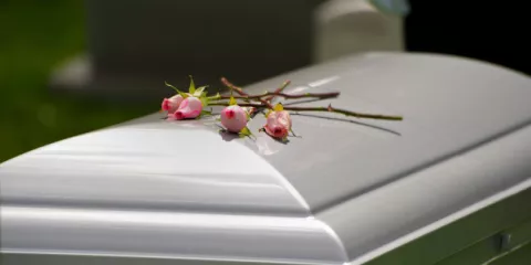 ¡Insólito! Mujer da a luz después de diez días de muerta