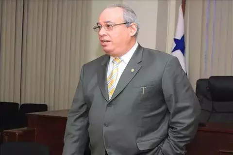 Ayú Prado deja presidencia de la CSJ tras rechazo a magistradas de Varela