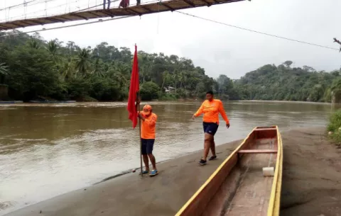 Levantan bandera roja en los ríos de Darién