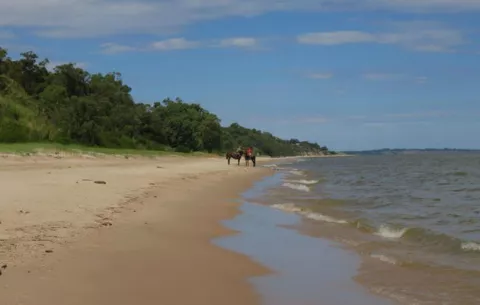 Kiyú, un balneario uruguayo que alberga una historia escondida en sus barrancas 