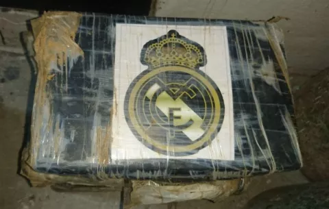 Incautan paquetes de cocaína identificados con logo del Real Madrid 
