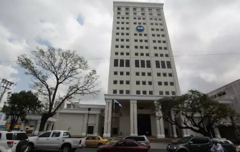 Suspenden audiencia en caso Caja de Ahorros