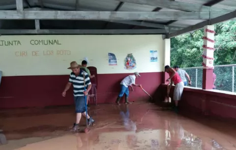 Se inundan instalaciones del Minsa, junta comunal y cinco casas en Capira
