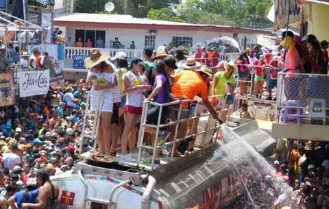  Prohíben venta de comida durante carnaval en parque Bolívar de La Villa