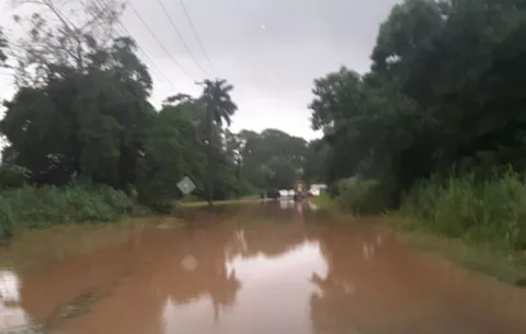 Intensas lluvias causan inundaciones y afectan 200 casas en Colón