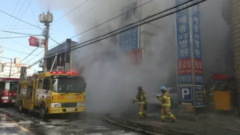 Incendio en centro hospitalario de Corea del Sur deja 31 muertos