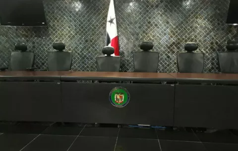 Oficialismo posterga consultas ciudadanas y busca imponer magistradas