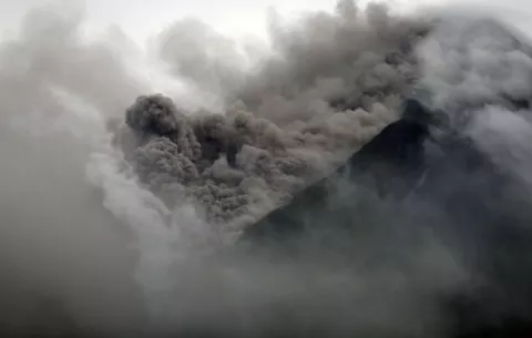 La erupción de volcán filipino deja 36 mil evacuados 