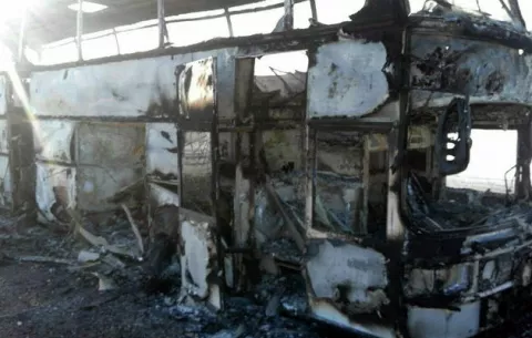 Más de 50 muertos en incendio de un autobús 