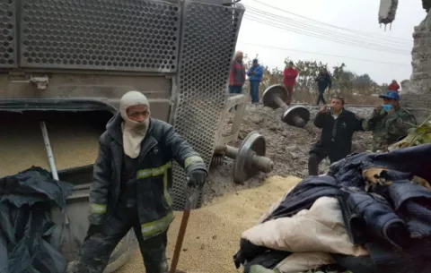 Fallecen cinco personas al descarrilar un tren de carga en México