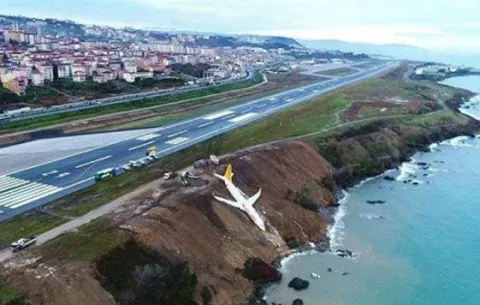 Avión turco se sale de pista de aterrizaje 