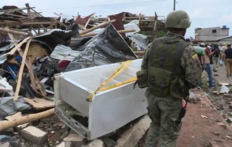 Ecuador recibe apoyo de Colombia y EE.UU. para investigar ataque a comisaría