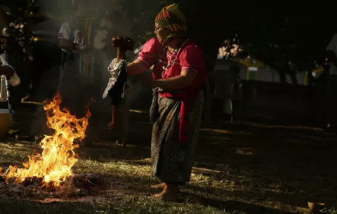 [VIDEO]  Indígenas salvadoreños recuerdan matanza de 1932 y exigen justicia