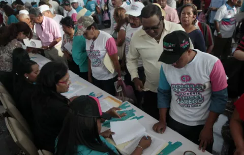 Temen eliminación de las primarias en el CD; Rómulo Roux lo niega