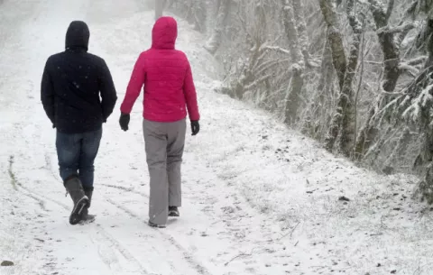 [VIDEO] Miles de personas atrapadas por una gran nevada en España