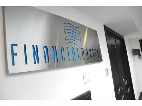 Juez Felipe Fuentes se llevó el folder de Financial Pacific por error