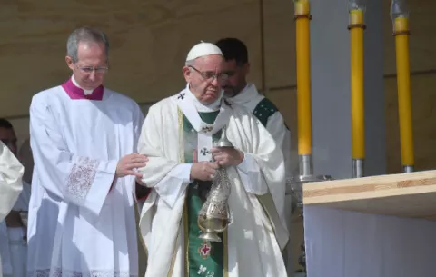 El papa pide perdón y siente vergüenza por abusos sexuales del clero