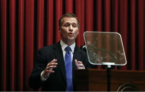 Gobernador de Missouri reconoce infidelidad, pero niega chantaje