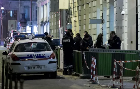Asaltan el lujoso hotel Ritz en París y se llevan un botín de $5.4 millones en joyas