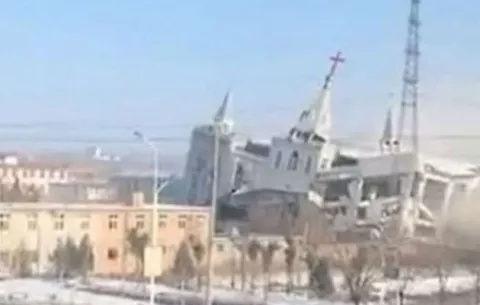 Paramilitares derriban mega iglesia evangélica en China 