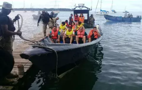 Ubican a embarcaciones desaparecidas con 20 personas a bordo