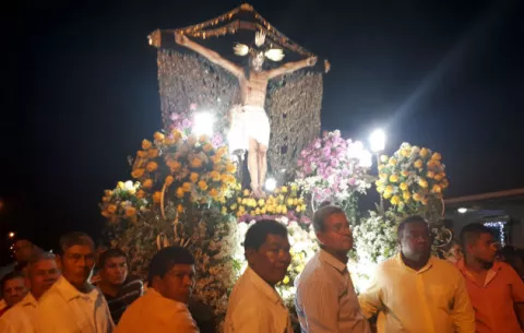 Devotos cantan al milagroso Cristo de Esquipulas de Antón