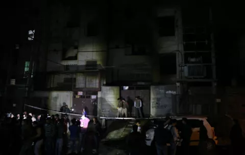Incendio en un almacén de plásticos en Nueva Delhi deja unos 17 muertos 