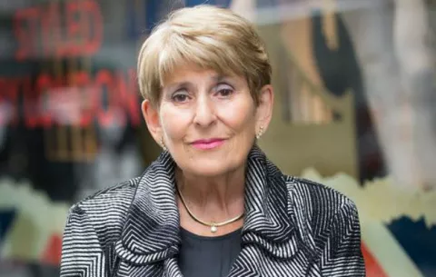 Retiran sello real a tienda e lencería  por publicar intimidades de la Reina Isabel II