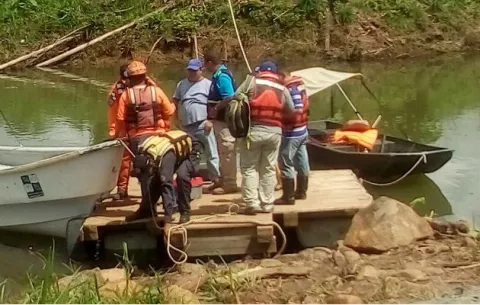 Lancha se parte en dos por fuerte oleaje y deja tres muertos en Bocas del Toro