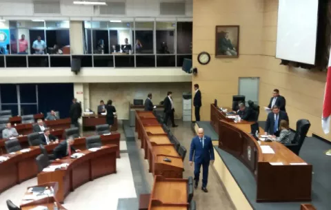 Pleno legislativo inicia debate sobre ratificación de magistradas de la Corte  designadas 