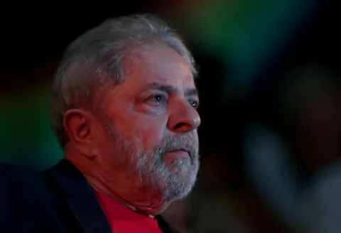Juez dice que debe aumentarse condena a Lula por corrupción 