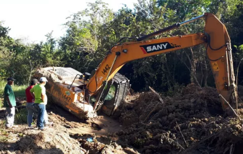 Detectan a funcionario de Aseo extrayendo arena en Penonomé