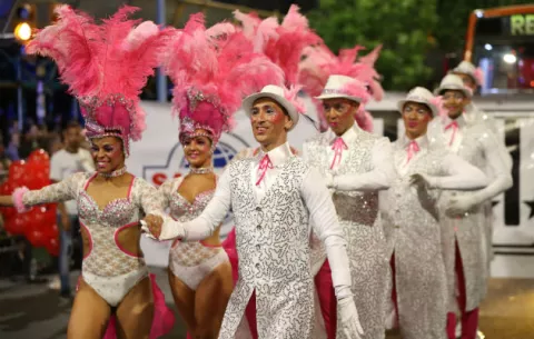 [VIDEO] Baile y canto inauguran los casi 40 días de carnaval en Montevideo