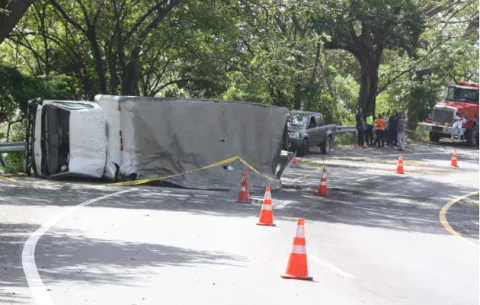 Muere aplastado bajo la cabina de camión en Loma Campana, Capira