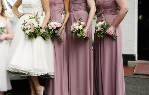 El color tendencia para las damas de honor este 2018 