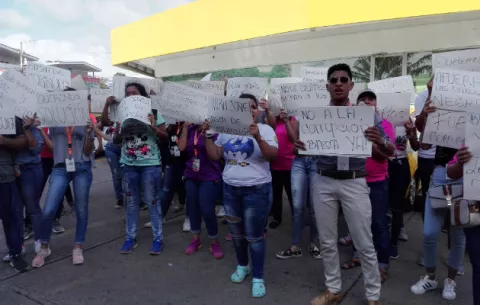 Trabajadores de la feria piquetean ante Órgano Judicial para que levanten secuestro