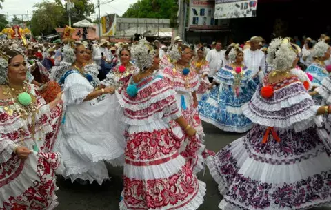 Recomiendan estudio oficial sobre buen uso de la pollera panameña