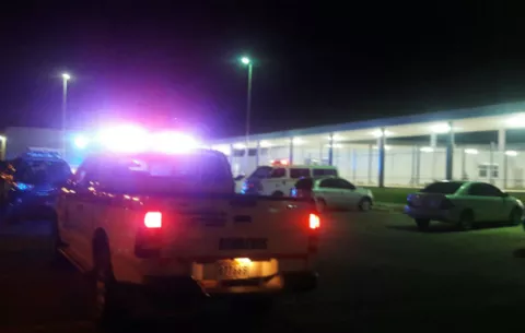 Bomberos evacúan pacientes psiquiátricos de sala en el Anita Moreno
