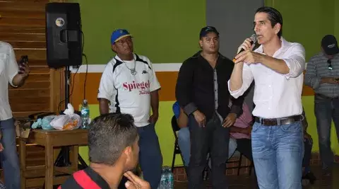 "Hoy me botó Rómulo Roux por ser convencional", Astrid Salazar