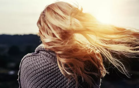 Los hombres consideran que las mujeres rubias son más atractivas, según estudio