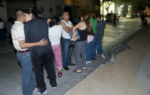 Terremoto de 7.3 grados sacude zona de Arequipa en Perú