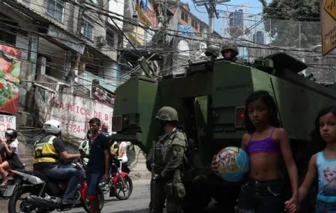 La violencia en Río de Janeiro se cobra la vida de cuatro personas y causa el cierre de un zoológico